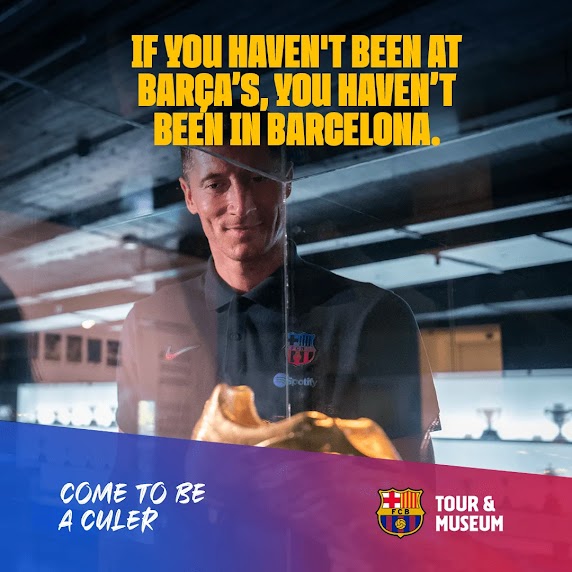 Un jugador del FC Barcelona con el texto en inglés If you haven’t been at Barça’s, you haven’t been in Barcelona, come to be a cooler, Tour y museum.