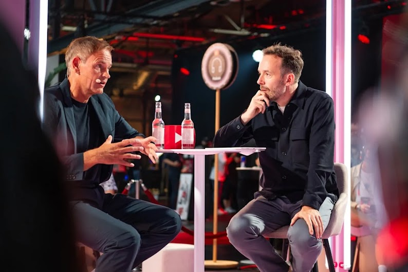 Im OMR Podcast sprach OMR-Gründer Philipp Westermeyer live mit VW- und Porsche-CEO Oliver Blume auf dem YouTube Festival 2025