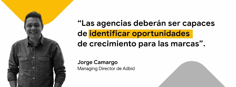 Fotografía en blanco y negro de Jorge Camargo, Managing Director de Adbid. Junto a la frase: “Las agencias deberán ser capaces de identificar oportunidades de crecimiento para las marcas”.