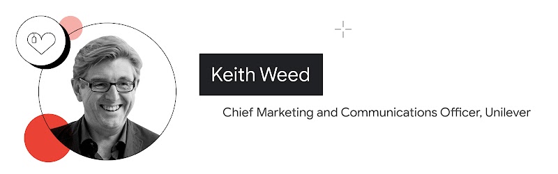 Una etiqueta de compra sobre un corazón junto a la foto de Keith Weed, director de Marketing y Comunicaciones de Unilever en 2017. Weed tiene la piel clara y el cabello gris corto, y usa anteojos, una camisa oscura con cuello y un blazer oscuro.