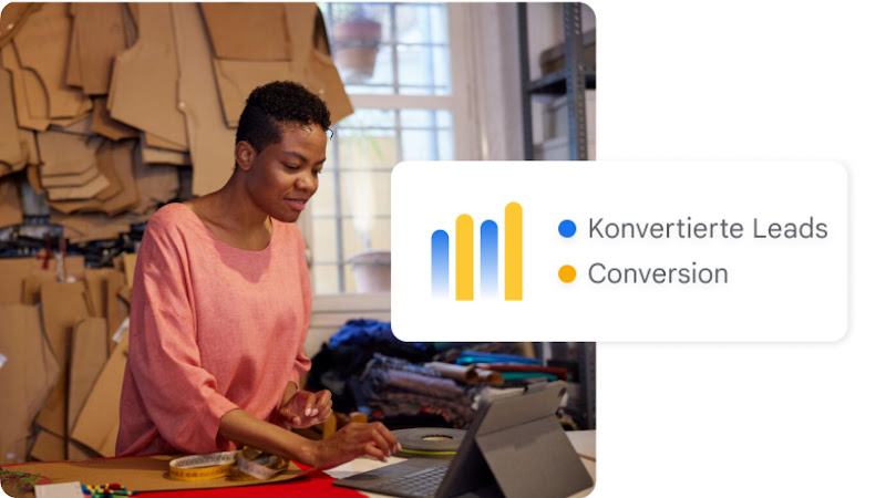 Eine Frau benutzt ein Tablet, umgeben von einem Balkendiagramm