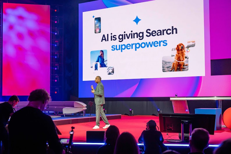Gaurav Bhaya stellt auf der Dmexco die neuen KI-Innovationen in der Google Suche vor. Caption: Gaurav Bhaya stellt auf der Dmexco die neuen KI-Innovationen in der Google Suche vor.