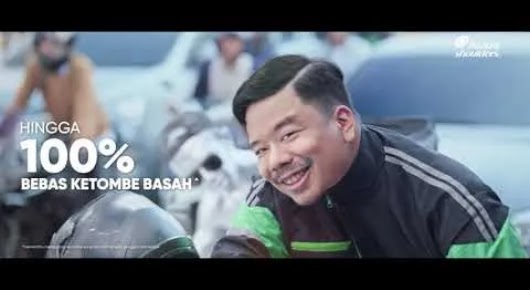 The video thumbnail shows several people looking distressed or dealing with uncomfortable head/hair issues, contrasted with a clean, confident look, promoting Head & Shoulders anti-dandruff shampoo.