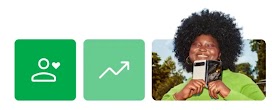 Dos cuadrados verdes y una foto: 1. Icono de persona con un corazón. 2. Flecha hacia arriba. 3. Una mujer de piel morena y pelo afro con un jersey verde claro esboza una gran sonrisa con los ojos cerrados y sujeta un teléfono móvil cerca de su barbilla.