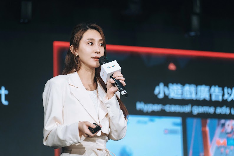 Google 大中華區創意策略專家 Rebecca Hsieh在Google 2025遊戲產業交流會中分享近年手機遊戲市場廣告素材變化趨勢，小遊戲廣告強調直觀簡單。