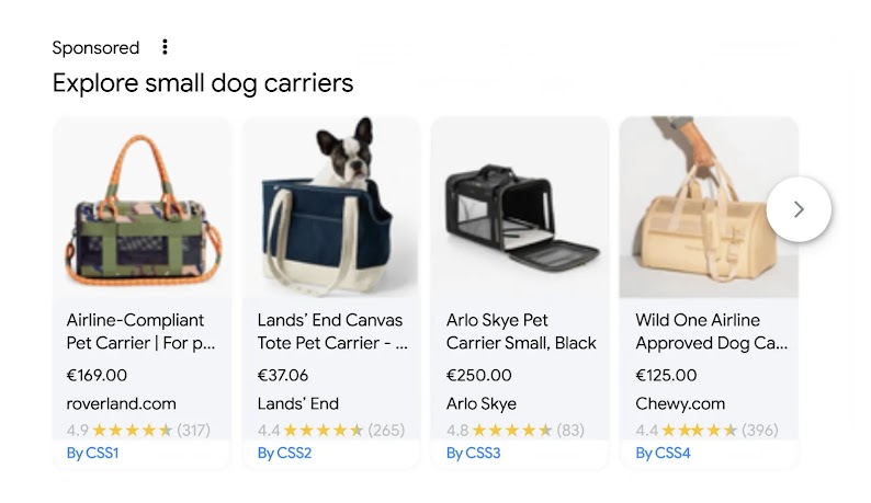 Vier nebeneinander angezeigte Online-Anzeigen, die Bilder von verschiedenen Transporttaschen für Haustiere mit kurzen Beschreibungen zeigen. Eine der Anzeigen zeigt einen schwarz-weißen Hund, der seinen Kopf aus der Tasche streckt.