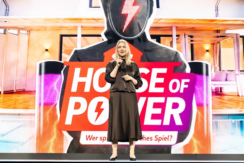 Christina Niedermaier, VP Brand und Marketing bei E.on, präsentierte die neue Entertainment-Serie „House of Power“, die aktuell auf YouTube läuft