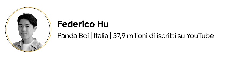 Federico Hu gestisce il canale YouTube italiano Panda Boi. Ha 37,9 milioni di iscritti. Indossa una t-shirt bianca e sopra una camicia dai colori chiari.