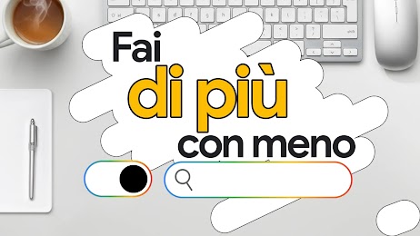 Vista dall'alto di una scrivania con tastiera, mouse e caffè. Un grafico bianco si sovrappone al centro con il testo "Fai di più con meno" in nero e giallo, accompagnato da una barra di ricerca di Google e da un pulsante di attivazione/disattivazione.