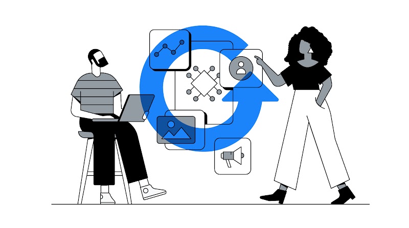 Uma pessoa de barba está sentada com um laptop no colo, assistindo a uma outra pessoa, negra e de cabelos crespos, fazer uma apresentação. Ela aponta para 5 ícones que representam dados, automação, audiência, criativos e acesso.