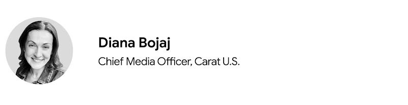 Foto del rostro de Diana Bojaj, directora de medios de Carat para Estados Unidos. Bojaj es de piel clara y pelo oscuro, está sonriendo y lleva una chaqueta vaquera.