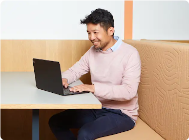 Wilson Woo of Currensea uses a laptop