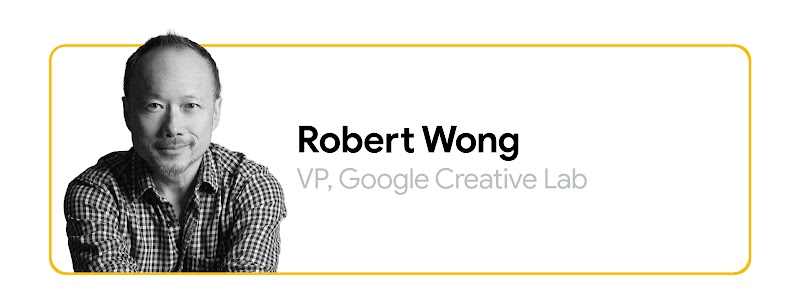 Foto en blanco y negro de Robert Wong, vicepresidente de Google Creative Lab. Tiene la piel clara y el pelo oscuro muy corto, lleva una camisa de cuadros y esboza una sonrisa con la boca cerrada.