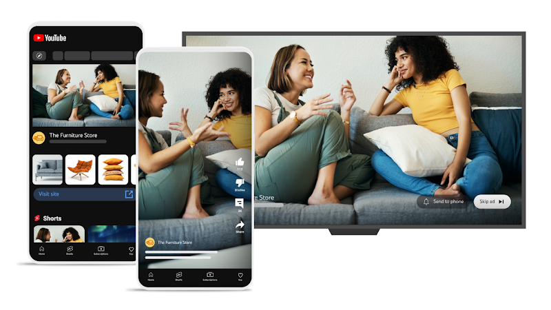 텔레비전과 휴대전화 두 대에 세 가지 형식으로 동영상 광고가 표시됩니다.