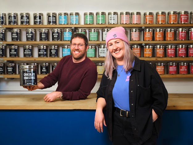 The owners of Bird & Blend Tea Co. stand in front of a wall of colorful jars. A white box with rounded corners shows "439% ROAS with Google Ads.