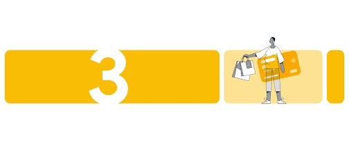 Una mujer de pelo corto tiene en una mano dos bolsas de compras y, con la otra, sostiene una tarjeta de crédito grande en color amarillo.