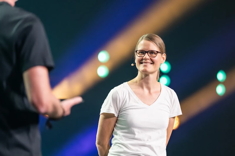 Jannika Bock, Director Retail bei Google, auf der OMR Stage über das 4S-Verhalten.