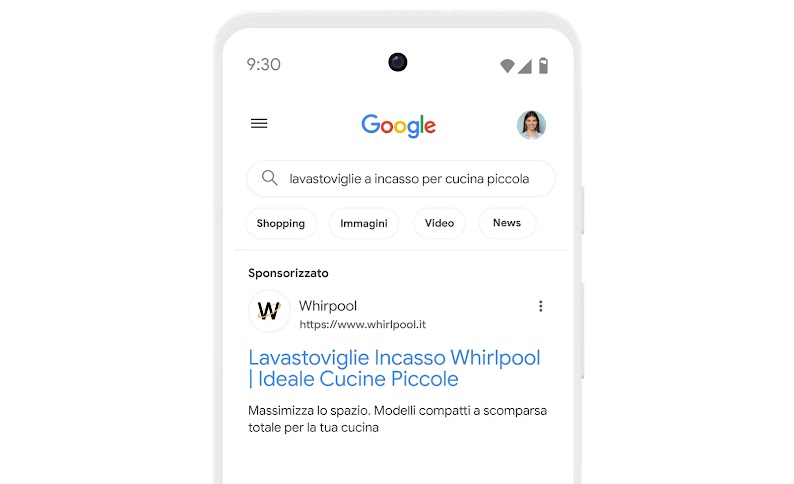 Lavastoviglie a incasso per cucina piccola". Un annuncio Whirlpool: "Lavastoviglie Incasso Whirlpool Ideale Cucine Piccole. Massimizza lo spazio. Modelli compatti a scomparsa totale per la tua cucina".