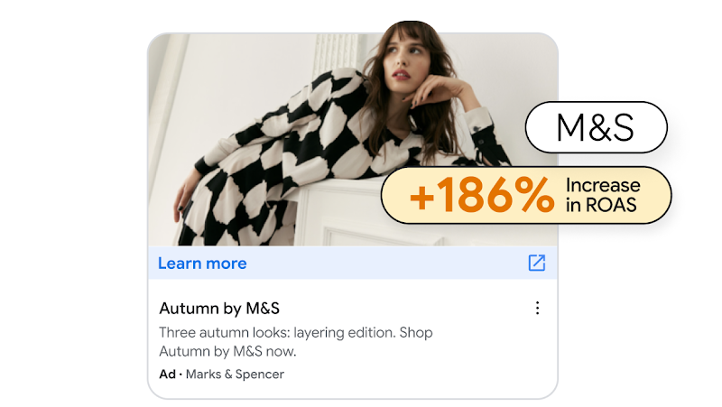 검은색과 흰색 패턴의 드레스를 입은 여성이 모델로 등장하는 Marks & Spencer의 가을 패션 광고입니다.
