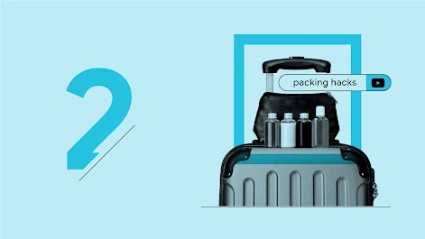 คำค้นหา “เคล็ดลับการแพ็คกระเป๋า” แสดงในช่องค้นหาของ YouTube เหนือรูปกระเป๋าเดินทางที่มีกระเป๋าของใช้ส่วนตัวใบเล็กวางอยู่ด้านบน