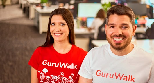 Empleados de GuruWalk en la oficina