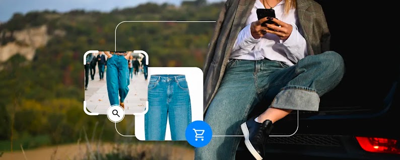 Una mujer con jeans y zapatillas, rodeada de un cuadrado blanco. A su izquierda, un jean en uso y una foto del producto.