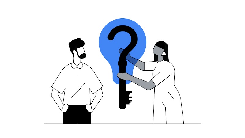 Una persona dalla pelle scura e con i capelli lunghi tiene una chiave all'interno di una lampadina. Una persona di carnagione chiara con la barba si trova a sinistra della lampadina.