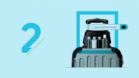 YouTube arama çubuğunda "packing hacks (bavul hazırlama tüyoları)" arama terimi ve bir el bagajının üzerinde bir kişisel bakım seti görünüyor