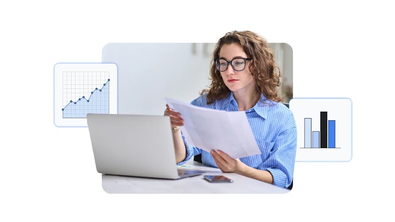 Donna con occhiali analizza documenti davanti a un laptop, circondata da grafici stilizzati che mostrano dati in crescita e statistiche. Concetto di analisi dati e business strategy.