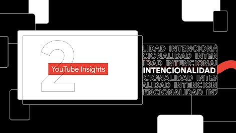 Una pantalla con fondo negro y letras en blanco que dicen “Intencionalidad”. Un cintillo con fondo rojo y letras blancas que dice “YouTube Insights”.