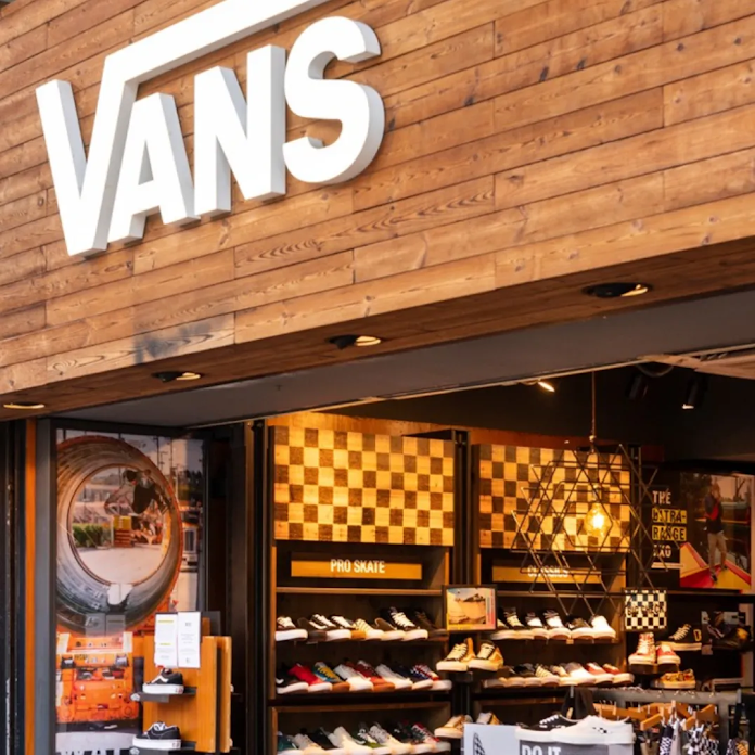 Fasaden på en Vans-butik i en galleria.