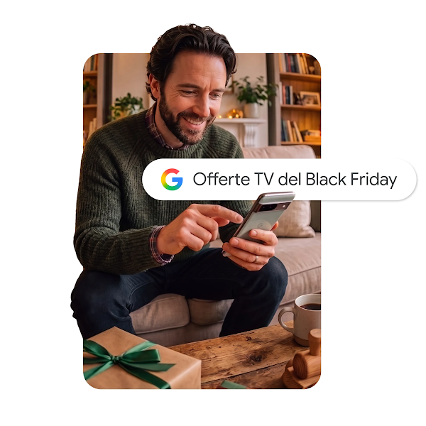 Grafica di un uomo sorridente seduto su un divano, che usa uno smartphone con una barra di ricerca Google in sovrimpressione con la scritta "Offerte TV Black Friday".