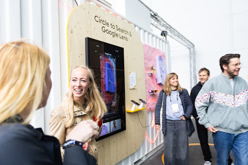 Ein Foto der Google Haus Tour bei der Präsentation ist abgebildet.