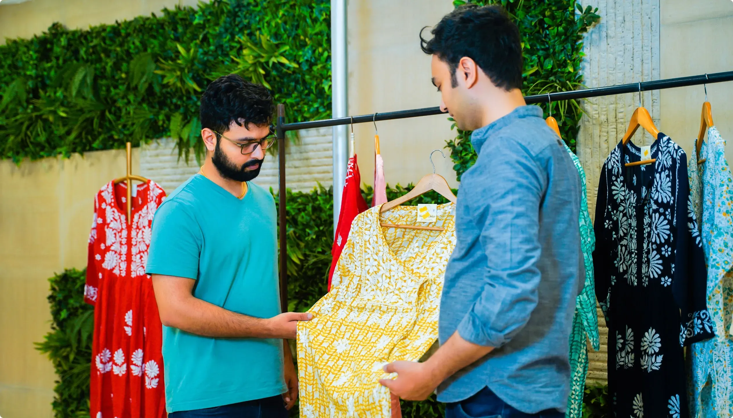 apac-sustaining-an-artisan-network-by-bringing-traditional-clothing-sales-online-2