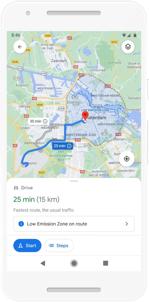 L'interface utilisateur de Google Maps montrant une alerte de zone à faibles émissions à Amsterdam, avec deux itinéraires au choix.