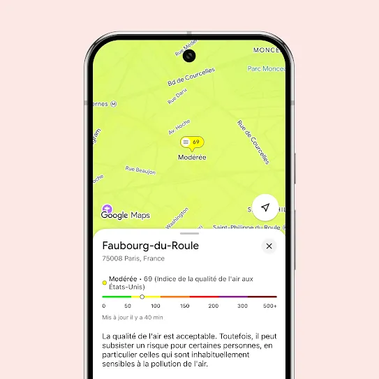 Écran de smartphone qui montre une fiche détaillée sur la qualité de l'air dans Google Maps au 130 Lovell Ave à Mill Valley, en Californie. La vue de la carte du haut montre un calque en dégradé jaune indiquant un IQA de 80 avec le libellé "Qualité de l'air modérée". Le panneau du bas indique que la qualité de l'air est "Modérée - IQA de 80 (États-Unis)". Il affiche également une échelle d'indice avec un code couleur et un texte explicatif précisant que la qualité de l'air est acceptable, mais qu'elle peut présenter un risque pour les personnes particulièrement sensibles.