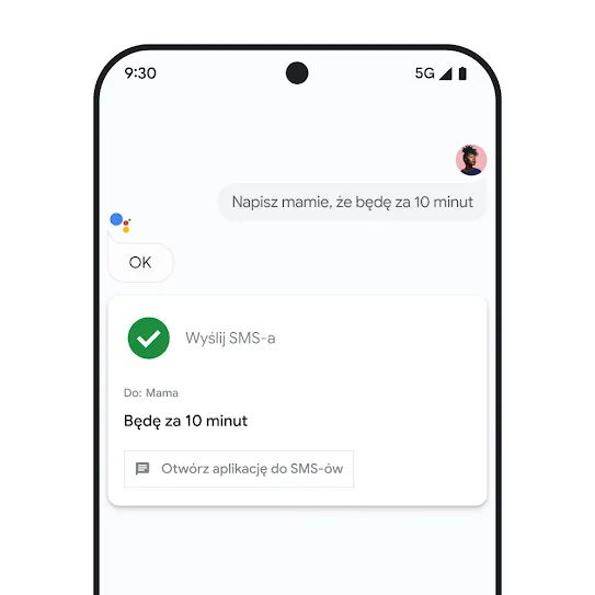 Ilustracja przedstawiająca ekran smartfona z otwartą aplikacją Asystent Google, w której widać interakcję głosową dotyczącą wysyłania SMS-a do członka rodziny.