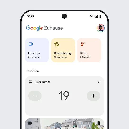 Ein Smartphone-Display mit der Google Home App. Es wird ein Dashboard mit Informationen zu Sicherheitskameras, Beleuchtung und Raumklima angezeigt. 