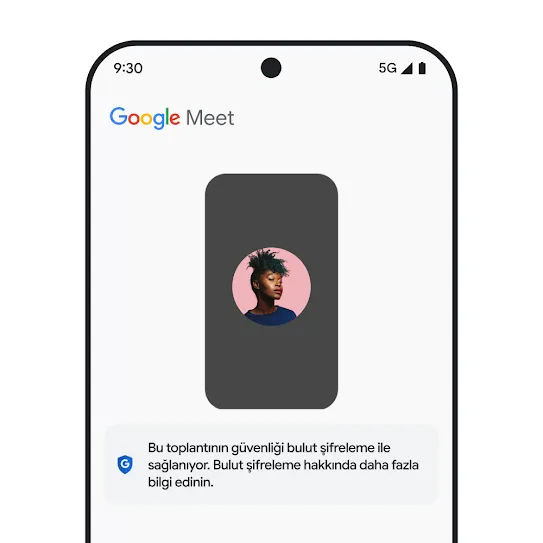 Google Meet'in açık olduğu akıllı telefon ekranı görseli. Toplantının altında, bulut şifreleme hakkında bilgi veren bir mesaj gösteriliyor.