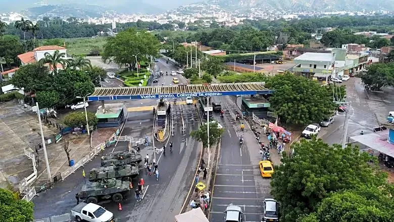 paso-internacional-simon-bolivar-a-la-derecha-hay-1.webp