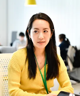 A lady in yellow top with icard.