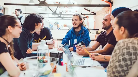 A madrid group is sitting around the table and talking.