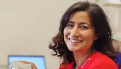 Neurescence story - A lady is smiling.