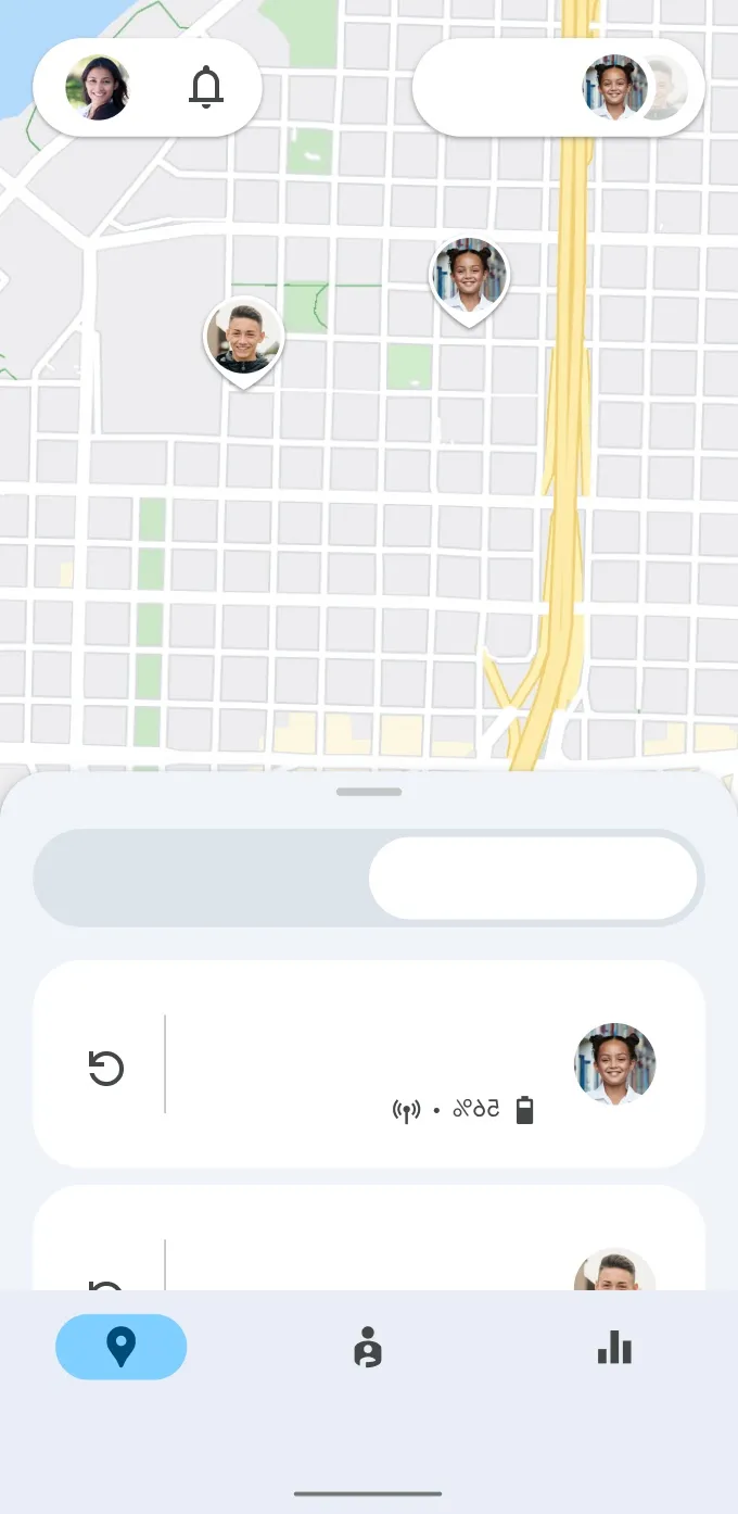 ‫Family Link UI ‏Google Maps پر فیملی ممبرز کے مقام پر لگے پنز کو نمایاں کرتا ہے۔