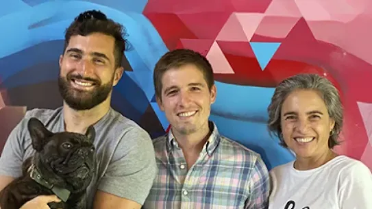 In the photo, the founders of Oliver Pets. The one on the left has a dog.