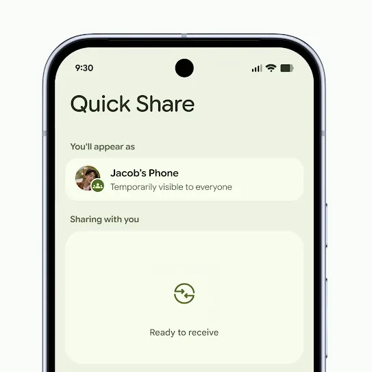 Một đoạn video ngắn cho thấy một chiếc điện thoại Android chấp nhận tệp từ một chiếc điện thoại Android khác.