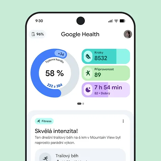 Pohled na obrazovku chytrého telefonu s&nbsp;otevřenou aplikací Google Health zobrazující souhrn cvičení.