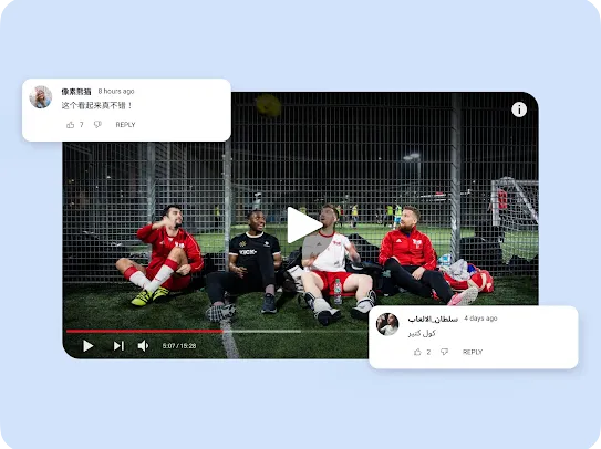A graphic mockup featuring a video interface player set against a light blue background. The video still shows four soccer players in red, white, and black uniforms sitting together on an indoor artificial turf bench, talking. A prominent white play button sits in the center. Two comment overlays are shown: a top-left comment in Chinese ("这个看起来真不错！") and a bottom-right comment in Arabic ("كول كتير").