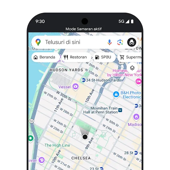 Visual smartphone dengan Google Maps terbuka, menampilkan teks di layar yang menunjukkan bahwa mode Samaran aktif.