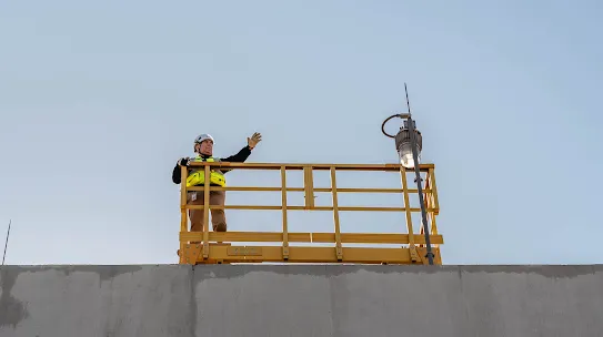 Googler Mario Vazquez works above our Quilicura Chile data center